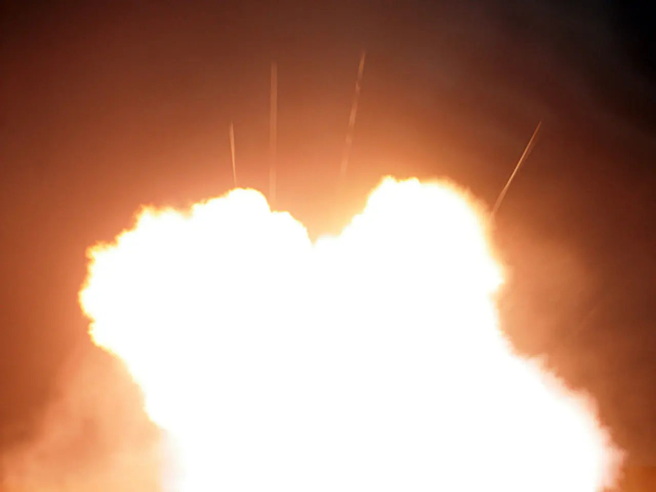 In Grafrath, firefighters resorted to using a lack spray on Gerberstraße due to its unavailability.