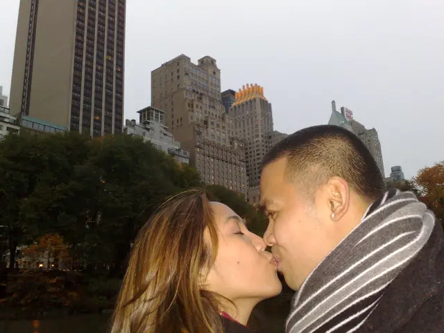 Identifying Love Bombing in 2025: A Guide