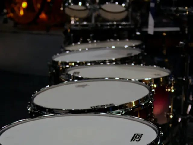 Psychotic episodes in individuals with bipolar disorder: Signs, remedies, and advice