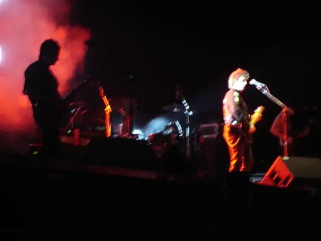 Unilateral Sore Throat: 9 Potential Causes and Signs That Indicate Medical Attention May Be...