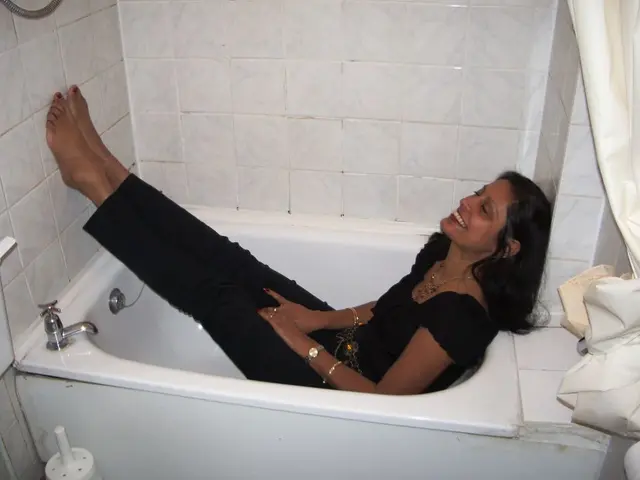 Myleene Klass elegantly reenacts Princess Margaret's iconic steamy bathtub photograph, disrobing to...