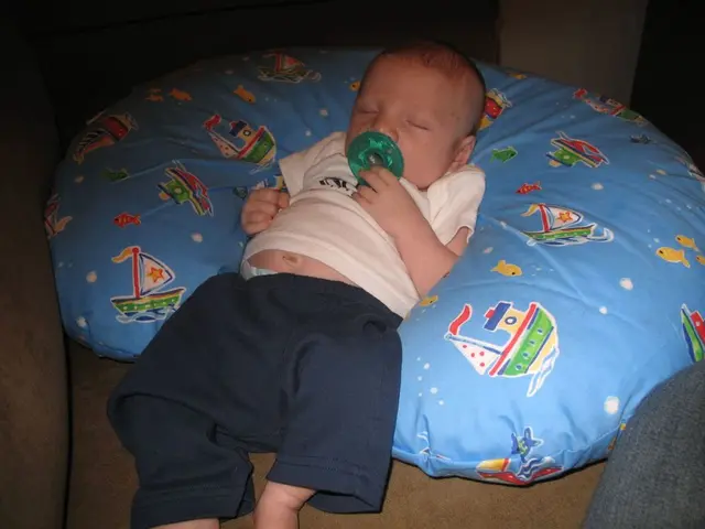 Strategies for Halting a Coughing Fit: Advice and Situations Requiring Medical Assistance