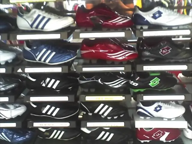 Expert Podiatrist Offers Insight on Ideal Footwear for Back-to-School Shopping Spree