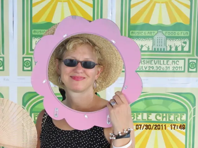 Summer Wardrobe Solutions for Psoriasis Sufferers: Travel Essentials