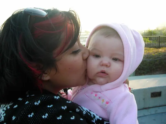 Support Organization Distributes 150 "CareKits" to Female Residential Centers in Solingen